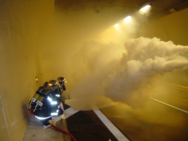 Figure 2: Exercice de sécurité dans un tunnel avec les pompiers